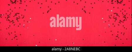 Banner mit sternförmigen Glitzer auf rotem Hintergrund Stockfoto