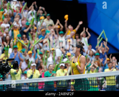 Perth, Australien. 10 Nov, 2019. 10. November 2019; RAC Arena, Perth, Western Australia, Australien; Fed Cup durch BNP Paribas Final Tennis, Australien im Vergleich zu Frankreich; Ajla Tomljanovic von Australien nach besiegte sie Pauline Parmentier von Frankreich redaktionelle Verwendung Credit: Aktion Plus Sport Bilder/Alamy leben Nachrichten Stockfoto