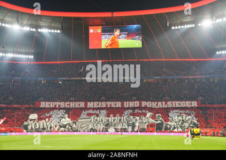 München, Deutschland. 09 Nov, 2019. Fußball FC Bayern München - Dortmund, München, 9. November 2019. FCB-Fans FC BAYERN MÜNCHEN - BORUSSIA DORTMUND 4-0 - DFL-Bestimmungen verbieten die Verwendung von Fotografien als BILDSEQUENZEN und/oder quasi-VIDEO - 1. Credit: Peter Schatz/Alamy leben Nachrichten Stockfoto