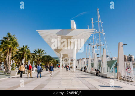 Malaga Spanien, Malaga Hafen mit El Palmeral de las Sorpresas, Promenade von Hafen, Andalusien, Spanien. Stockfoto