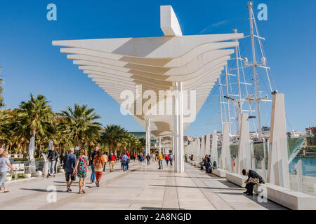 Malaga Spanien, Malaga Hafen mit El Palmeral de las Sorpresas, Promenade von Hafen, Andalusien, Spanien. Stockfoto