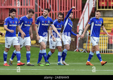 Gateshead, Großbritannien. 10 Nov, 2019. Gateshead, Großbritannien. 10. November 2019. Oldham's Jonny Smith feiert zählen das Siegtor im FA Cup Runde 1 Match zwischen Gateshead und Oldham Athletic an der Gateshead International Stadium, Gateshead am Sonntag, den 10. November 2019. (Credit: Eddie Garvey | MI Nachrichten) das Fotografieren dürfen nur für Zeitung und/oder Zeitschrift redaktionelle Zwecke verwendet werden, eine Lizenz für die gewerbliche Nutzung Kreditkarte erforderlich: MI Nachrichten & Sport/Alamy leben Nachrichten Stockfoto