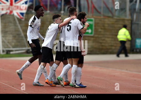 Gateshead, Großbritannien. 10 Nov, 2019. Gateshead, Großbritannien. 10. November 2019. Der gateshead Liam Agnew feiert seine Seiten Ziel zählen während der FA Cup Runde 1 Match zwischen Gateshead und Oldham Athletic an der Gateshead International Stadium, Gateshead am Sonntag, den 10. November 2019. (Credit: Eddie Garvey | MI Nachrichten) das Fotografieren dürfen nur für Zeitung und/oder Zeitschrift redaktionelle Zwecke verwendet werden, eine Lizenz für die gewerbliche Nutzung Kreditkarte erforderlich: MI Nachrichten & Sport/Alamy leben Nachrichten Stockfoto