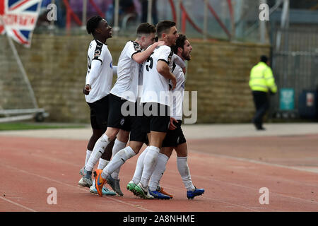 Gateshead, Großbritannien. 10 Nov, 2019. Gateshead, Großbritannien. 10. November 2019. Der gateshead Liam Agnew feiert seine Seiten Ziel zählen während der FA Cup Runde 1 Match zwischen Gateshead und Oldham Athletic an der Gateshead International Stadium, Gateshead am Sonntag, den 10. November 2019. (Credit: Eddie Garvey | MI Nachrichten) das Fotografieren dürfen nur für Zeitung und/oder Zeitschrift redaktionelle Zwecke verwendet werden, eine Lizenz für die gewerbliche Nutzung Kreditkarte erforderlich: MI Nachrichten & Sport/Alamy leben Nachrichten Stockfoto