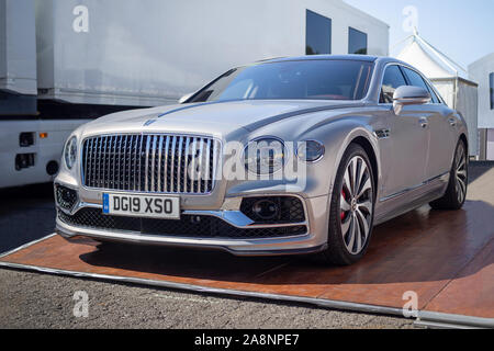 MONTMELO, Spanien - September 29, 2019: 2020 Bentley Flying Spur W12 (dritte Generation Flying Spur), Ansicht von vorne Stockfoto