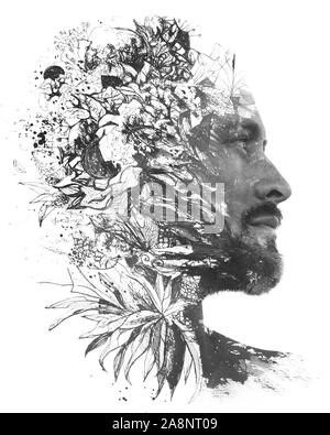 Paintography. Double Exposure. Close up Portrait von Menschen mit starken Funktionen und Licht Bart auflösen hinter hand Blumen Aquarell und Tusche gemalt Stockfoto