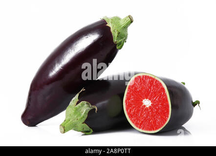 Seltsame ibrid Gemüse Obst Grapefruit - Aubergine Stockfoto