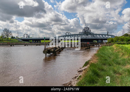 Brücke über den Fluss Nene in Sutton Bridge, Lincolnshire, England, Großbritannien Stockfoto