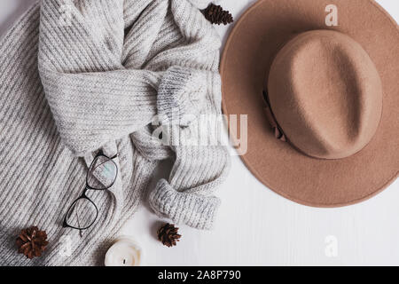Winter oder Herbst Kleidung flach. Stockfoto