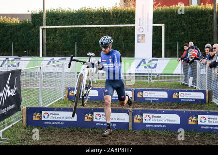 Silvelle, Italien. 10 Nov, 2019. Cristian cominelli itaduring Europäischen Cyclocross Meisterschaft, Ciclocross in Silvelle, Italien, 10. November 2019 - LPS/Luca Tedeschi Credit: Luca Tedeschi/LPS/ZUMA Draht/Alamy leben Nachrichten Stockfoto