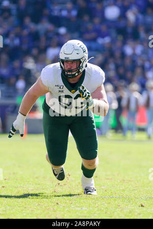 9. November 2019: Baylor Bears defensiver James Lynch (93) hetzt gegen die Handlung während der ersten Hälfte der NCAA Football Spiel zwischen Baylor Bears und der TCU Horned Frogs an Amon G. Carter Stadion in Fort Worth, Texas. Matthew Lynch/CSM Stockfoto