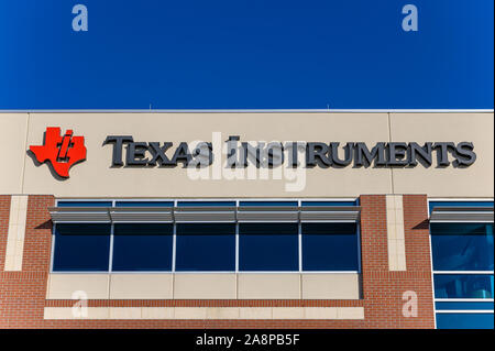 Sugar Land, Texas - Nov 9, 2019: Texas Instruments Sugar Land. TI ist ein US-amerikanischer Technologie Unternehmen, entwickelt und fertigt semiconduct Stockfoto