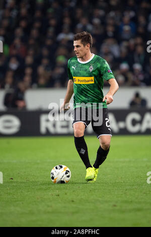 07 November 2019, Nordrhein-Westfalen, Mönchengladbach: Fußball: Europa League, Borussia Mönchengladbach - wie Rom, Gruppenphase, Gruppe J, 4.Spieltag im Borussia-Park. Gladbach ist Jonas Hofmann spielt den Ball. Foto: Federico Gambarini/dpa Stockfoto