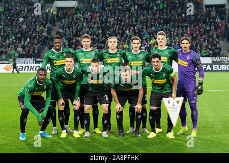 07 November 2019, Nordrhein-Westfalen, Mönchengladbach: Fußball: Europa League, Borussia Mönchengladbach - wie Rom, Gruppenphase, Gruppe J, 4.Spieltag im Borussia-Park. Gladbach's Team vor dem Spiel. Foto: Federico Gambarini/dpa Stockfoto