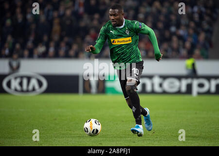 07 November 2019, Nordrhein-Westfalen, Mönchengladbach: Fußball: Europa League, Borussia Mönchengladbach - wie Rom, Gruppenphase, Gruppe J, 4.Spieltag im Borussia-Park. Gladbach ist Marcus Thuram spielt den Ball. Foto: Federico Gambarini/dpa Stockfoto