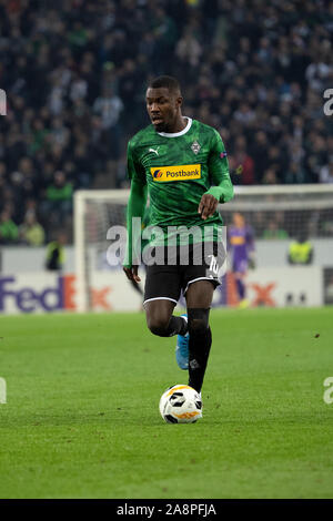 07 November 2019, Nordrhein-Westfalen, Mönchengladbach: Fußball: Europa League, Borussia Mönchengladbach - wie Rom, Gruppenphase, Gruppe J, 4.Spieltag im Borussia-Park. Gladbach ist Marcus Thuram spielt den Ball. Foto: Federico Gambarini/dpa Stockfoto