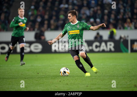 07 November 2019, Nordrhein-Westfalen, Mönchengladbach: Fußball: Europa League, Borussia Mönchengladbach - wie Rom, Gruppenphase, Gruppe J, 4.Spieltag im Borussia-Park. Gladbach ist Jonas Hofmann spielt den Ball. Foto: Federico Gambarini/dpa Stockfoto