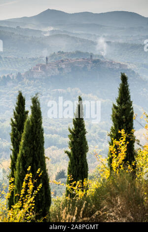 Gesamtansicht des Seggiano, Toskana, Italien, Europa. Stockfoto