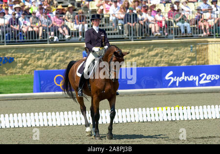 Alexandra Simmons de Ridder Deutschlands Reiten Chacomo in der Dressur bei den Olympischen Spielen, Sydney 2000 Stockfoto