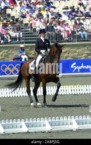 Alexandra Simmons de Ridder Deutschlands Reiten Chacomo in der Dressur bei den Olympischen Spielen, Sydney 2000 Stockfoto