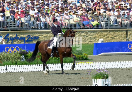 Alexandra Simmons de Ridder Deutschlands Reiten Chacomo in der Dressur bei den Olympischen Spielen, Sydney 2000 Stockfoto