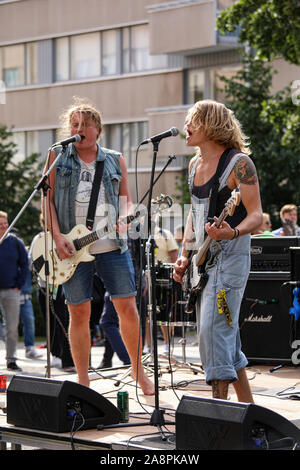 SOS/Siivoojat auf der Bühne Kallio Block Party 2019 in Helsinki, Finnland Stockfoto