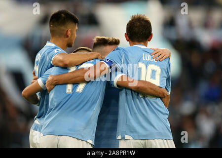 Rom, Italien. 10 Nov, 2019. Lazio Feiern während der Serie A TIM Übereinstimmung zwischen SS Lazio und US Lecce im Stadio Olimpico am 10. November 2019 in Rom, Italien. Latium beat Lecce von 4-2 in der 12. Runde der Serie A TIM (Foto von Giuseppe Fama/Pacific Press) Quelle: Pacific Press Agency/Alamy leben Nachrichten Stockfoto