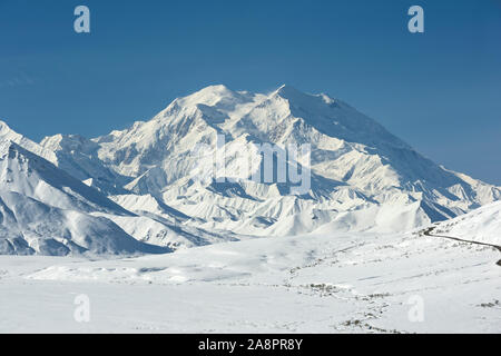 Nordamerika; USA; Alaska; Alaska Range Berge; Denali National Park, das Mount Denali: Winter Blick von Stony Hill Stockfoto