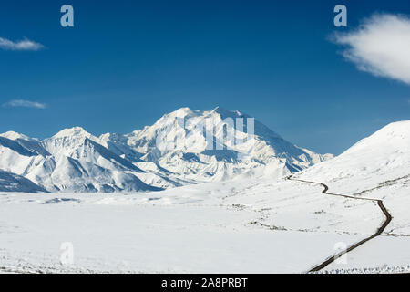 Nordamerika; USA; Alaska; Alaska Range Berge; Denali National Park, das Mount Denali: Winter Blick von Stony Hill Stockfoto