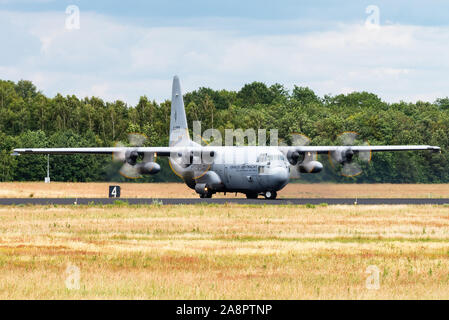 Lockheed C-130H Hercules Transportflugzeuge von der Royal Netherlands Air Force. Stockfoto