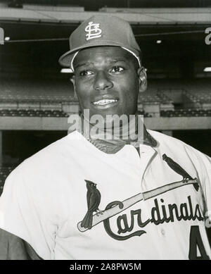 Vintage schwarz-weiß Foto von Hall des Ruhmes Krug Bob Gibson mit der St. Louis Cardinals ca. 1960er Jahre. Stockfoto