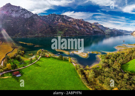 Areal Aussicht auf Stadt und See Luzern Flüelen im Kanton Uri, Schweiz, Europa. Stockfoto