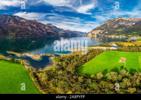 Areal Aussicht auf Stadt und See Luzern Flüelen im Kanton Uri, Schweiz, Europa. Stockfoto