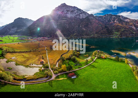 Areal Aussicht auf Stadt und See Luzern Flüelen im Kanton Uri, Schweiz, Europa. Stockfoto