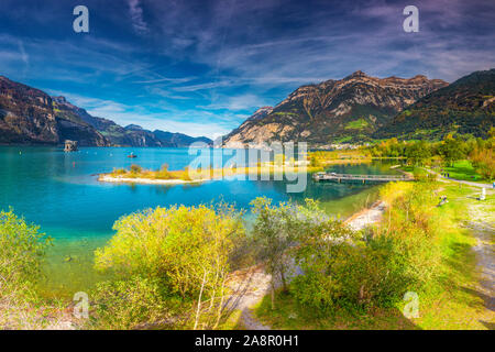 Areal Aussicht auf Stadt und See Luzern Flüelen im Kanton Uri, Schweiz, Europa. Stockfoto