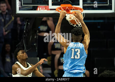 Winston-Salem, NC, USA. 10 Nov, 2019. Kolumbien Löwen, Randy Brumant (13) taucht in der NCAA Basketball matchup an LJVM Coliseum in Winston-Salem, NC. (Scott Kinser/Cal Sport Media). Credit: Csm/Alamy leben Nachrichten Stockfoto