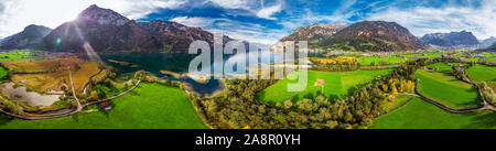 Areal Aussicht auf Stadt und See Luzern Flüelen im Kanton Uri, Schweiz, Europa. Stockfoto