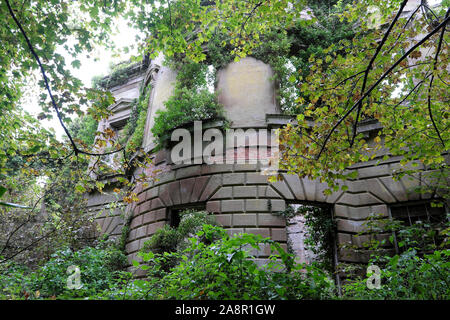 Baron Hill ruiniert Mansion in Beaumaris ANGLESEY Wales UK KATHY DEWITT Stockfoto