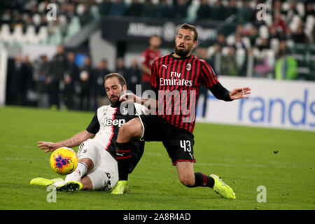 Torino, Italien. 10 Nov, 2019. 21 Gonzalo higuain, Juventus Turin) während Juventus FC vs AC Mailand, der italienischen Fußball-Serie-A Männer-WM in Turin, Italien, 10. November 2019 - LPS/Claudio Benedetto Credit: Claudio Benedetto/LPS/ZUMA Draht/Alamy leben Nachrichten Stockfoto