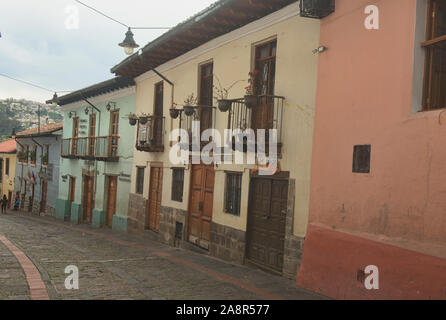 Bunte Häuser im Böhmischen La Ronda Viertel der Altstadt von Quito, Ecuador Stockfoto