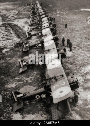 Ein Geschwader von SE5A Kämpfer in Frankreich. Es wurde von vielen Piloten als beste britische Single- sitz Kämpfer des Zweiten Weltkriegs. Die ersten Flugzeuge hatten die 150 hp Hispano-Suiza ausgestattet und waren SE5 bezeichnet. Die spätere SE5a hatte die 200 oder 220 PS oder 200 PS Hispani-Suiza Wolseley Viper Motor. Es wurde von 24 Staffeln der Royal Flying Corps und der Royal Air Force in Frankreich, Palästina, Mazedonien, Mesopotamien und dem Vereinigten Königreich verwendet. Die SE5 und SE5 eine von einigen der führenden britischen Piloten einschließlich Beauchamp-Proctor, Bischof, Mannock und McCudden geflogen wurden. Zusammen Stockfoto