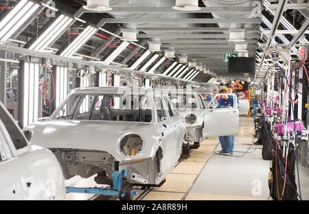 Die High-Tech-Roboter Bau der BMW Mini-Reihe der Autos an ihrem Werk in Oxford, England, im Oktober 2015 29.10.15 Stockfoto