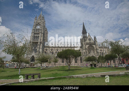 Die beeindruckende Basilika der Nationalen Gelübde (Basílica del Voto Nacional), Quito, Ecuador Stockfoto