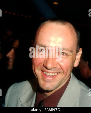 Westwood, Kalifornien, USA, 6. März 1995 Schauspieler Kevin Spacey nimmt an Warner Bros. Bilder 'Ausbruch' Premiere am 6. März 1995 bei Mann Bruin Theater in Westwood, Kalifornien, USA. Foto von Barry King/Alamy Stock Foto Stockfoto