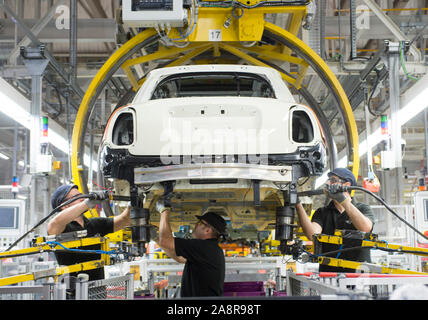 Die High-Tech-Roboter Bau der BMW Mini-Reihe der Autos an ihrem Werk in Oxford, England, im Oktober 2015 29.10.15 Stockfoto