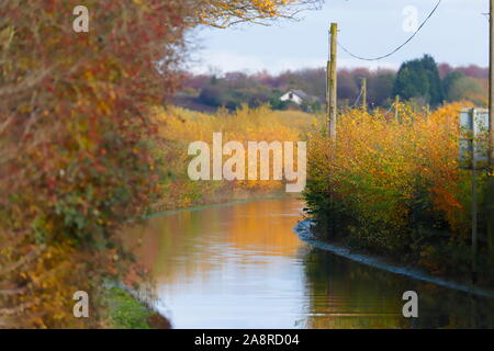 Newton Spur am Fairburn Ings in der Nähe Castleford unter Wasser unter Wasser bei Überschwemmungen in der Umgebung. Stockfoto