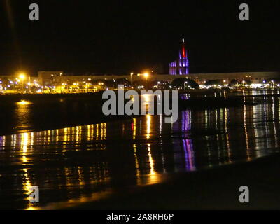 Illuminationen von Royan, die Nacht, besonders Notre Dame de Royan Stockfoto