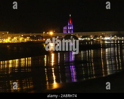 Illuminationen von Royan, die Nacht, besonders Notre Dame de Royan Stockfoto