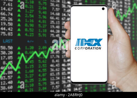 Logo der öffentlichen Unternehmen IDEX Corporation auf dem Smartphone angezeigt. Positive Börse Hintergrund. Credit: PIXDUCE Stockfoto