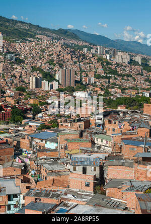 San Javier Bezirk, auch als Comuna 13, in Medellin, Kolumbien bekannt. Stockfoto